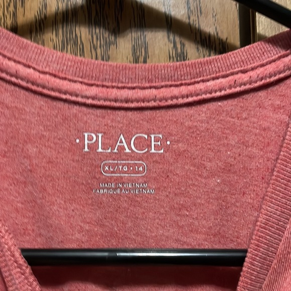 Red t-shirt size small in boys - Picture 2 of 3